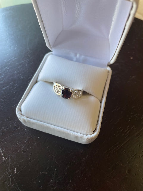 Garnet 8-sided filligree ring
