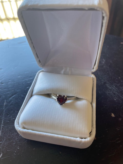 Garnet heart ring